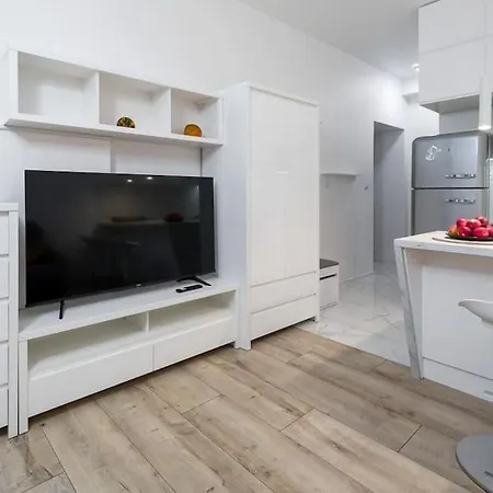 Charming Apartment In Calm And Central Area Krakow Exterior photo